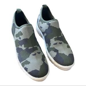 Blondo | Farrah Waterproof Camouflage Knit Sneakers | 7.5